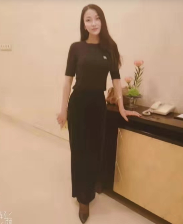 铂金汉宫的熟女小景